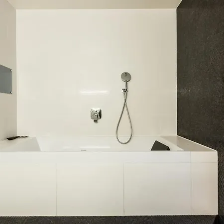 Triomphe - Welkeys Apartment *